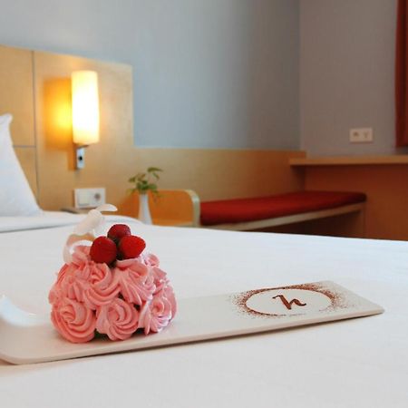 Arcadia Surabaya Hotel Kültér fotó