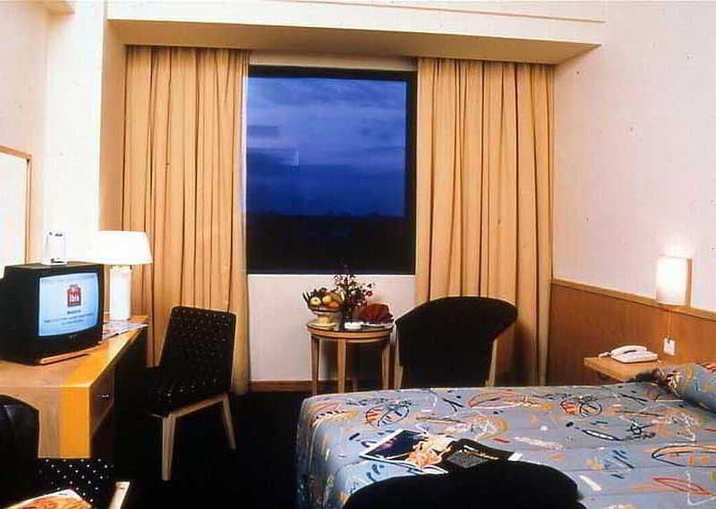 Arcadia Surabaya Hotel Kültér fotó
