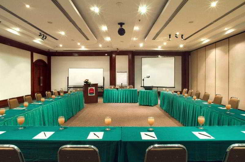 Arcadia Surabaya Hotel Kültér fotó