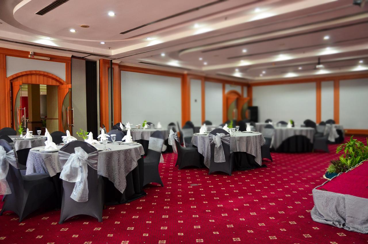 Arcadia Surabaya Hotel Kültér fotó