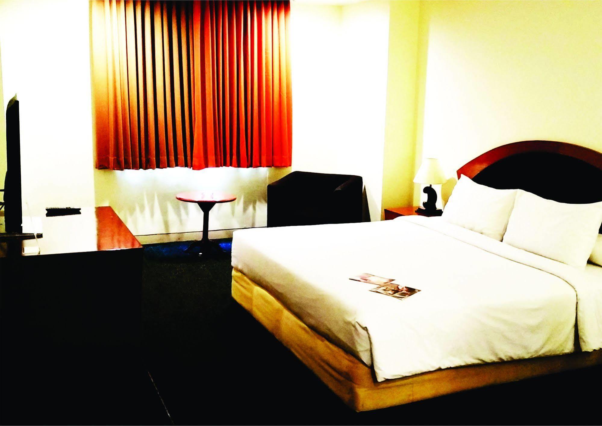 Arcadia Surabaya Hotel Kültér fotó