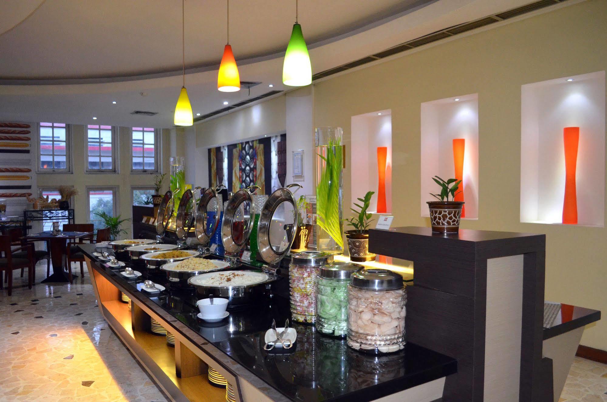 Arcadia Surabaya Hotel Kültér fotó