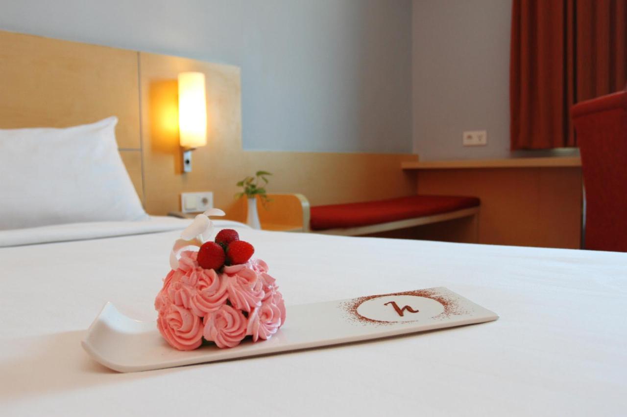 Arcadia Surabaya Hotel Kültér fotó
